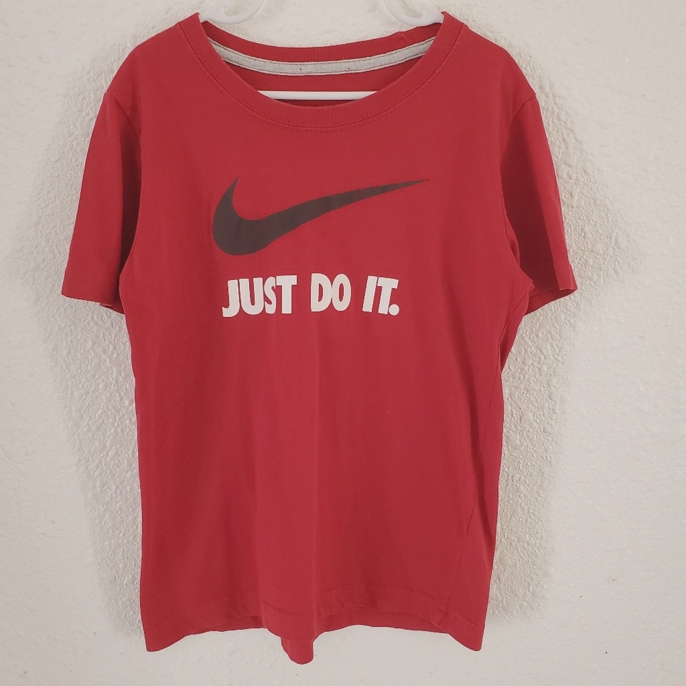 NIKE SWOOSH JUST DO IT Faded Red Tee Boys 7 Girkls Kids Athleisure Sports - Picture 5 of 6